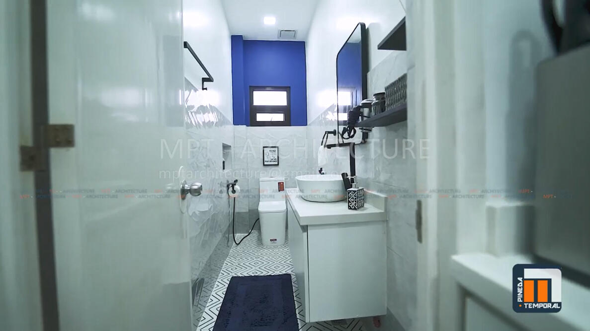 Pembo Makati Minimalist Interior Residence | Toilet and Bath